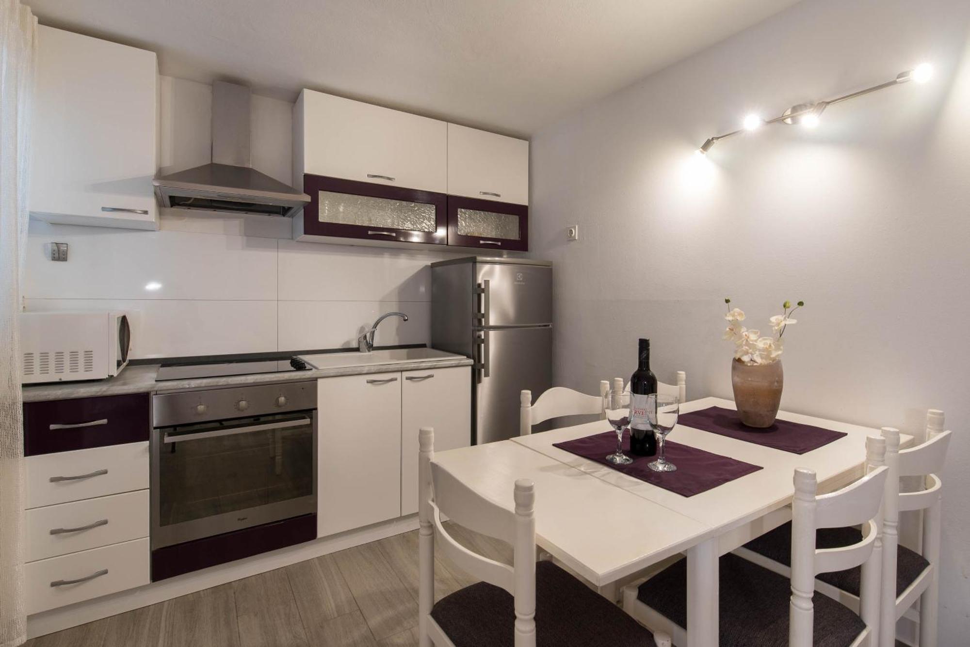 Beachfront Apartments Zanic Podstrana Quarto foto