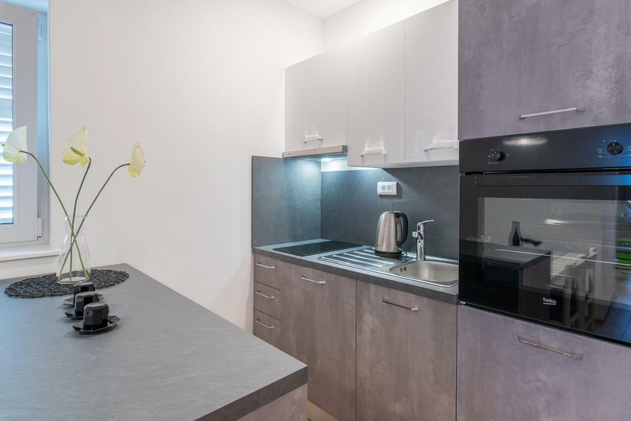 Beachfront Apartments Zanic Podstrana Exterior foto
